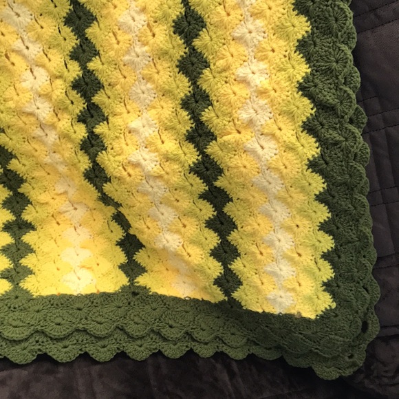 Beautiful Crocheted Afghan Handmade - Picture 2 of 3